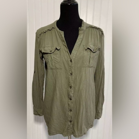 Sundance Womens Green Button Down Shirt with Ruffled Edge Size Medium Pockets - Picture 1 of 15